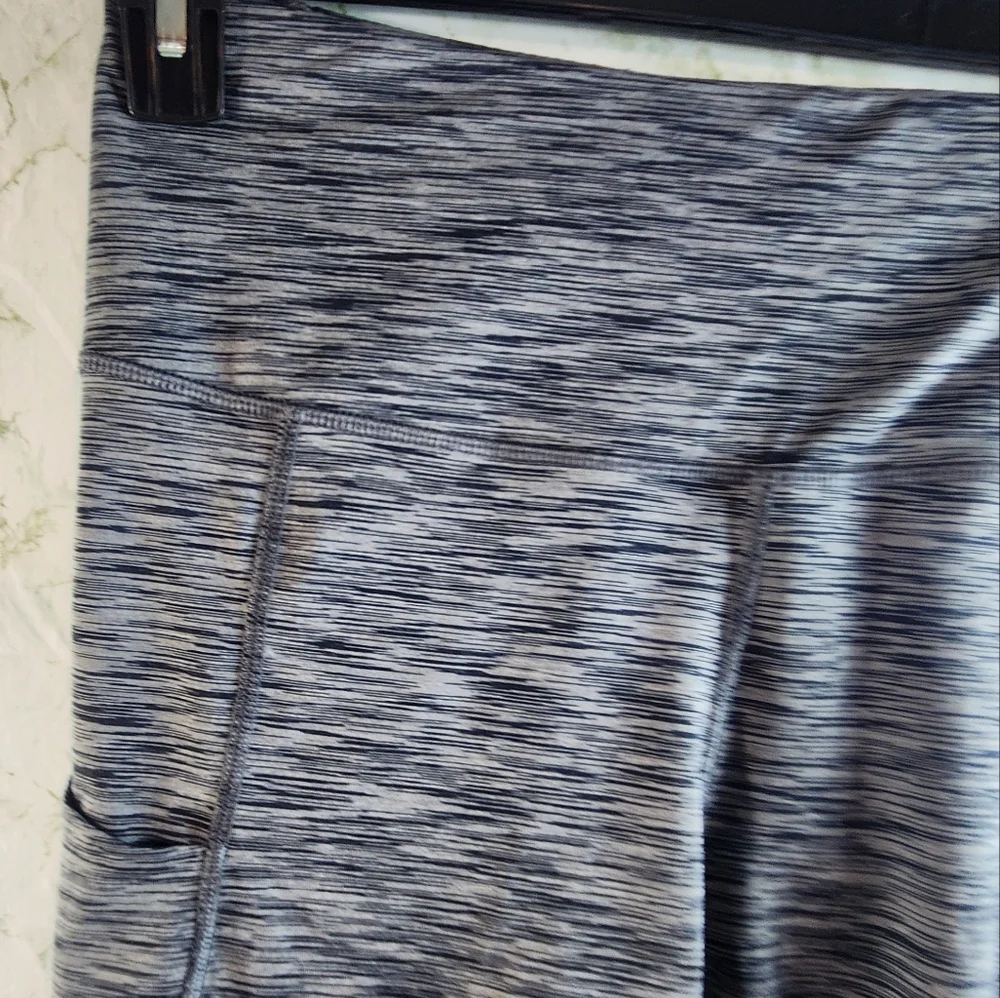 FUNANI Gray Capri Leggings - Picture 3 of 13